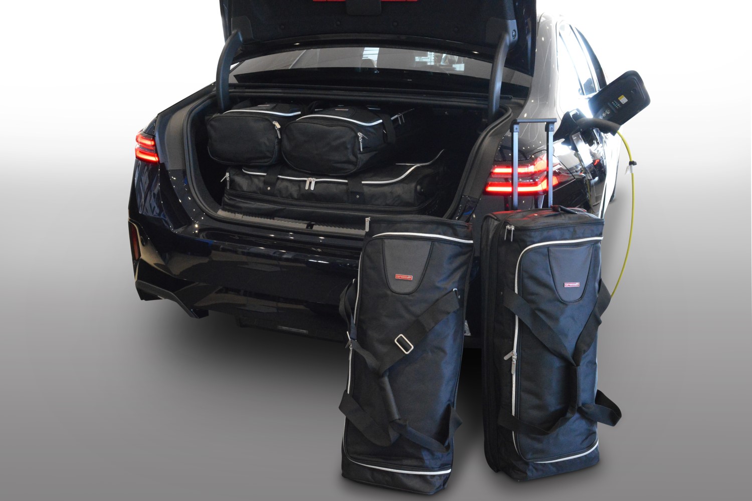 Set de sacs de voyage convient à BMW i5 (G60) 2023-présent 4 portes tricorps Original