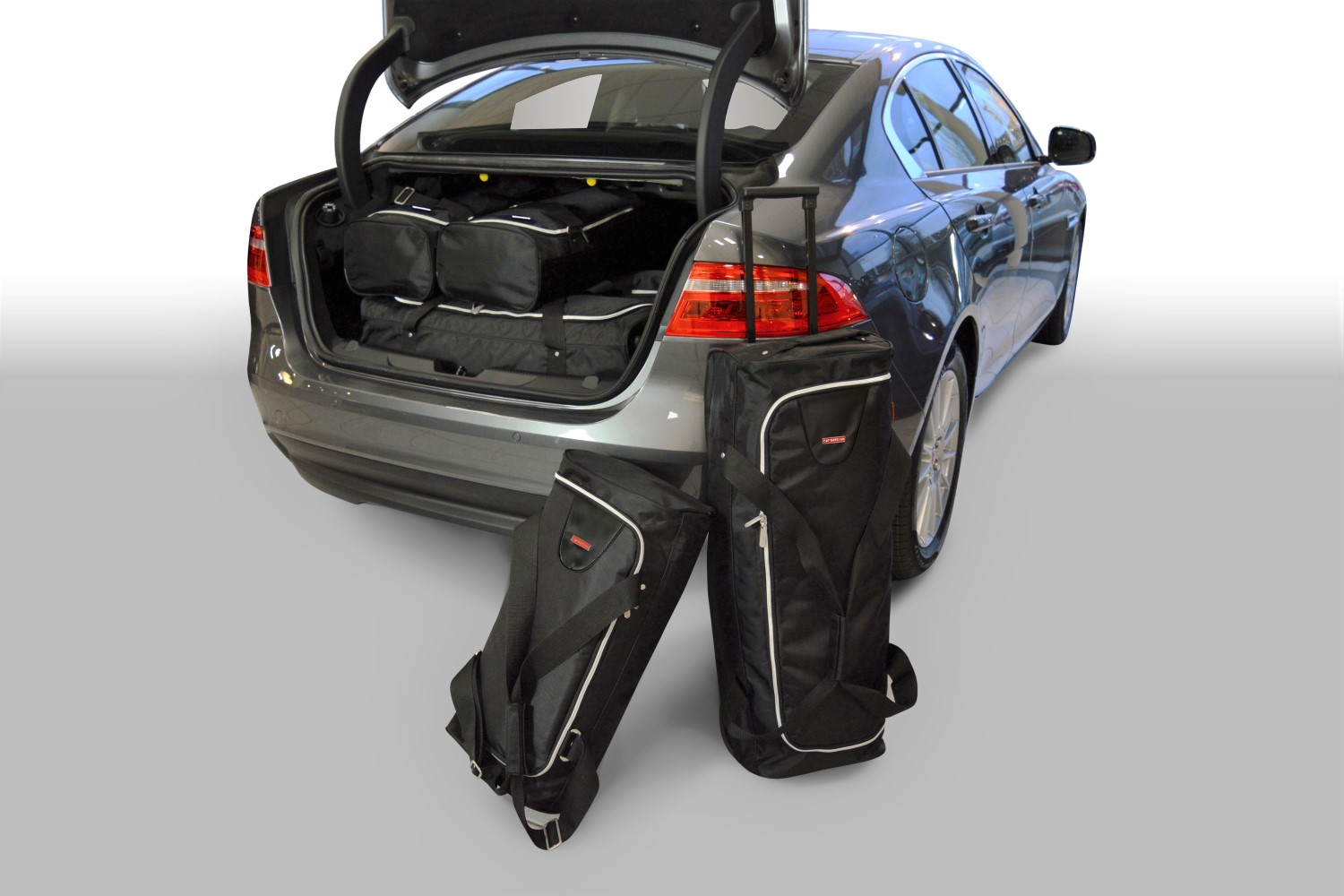 Set de sacs de voyage convient à Jaguar XE 2015-présent 4 portes tricorps Original