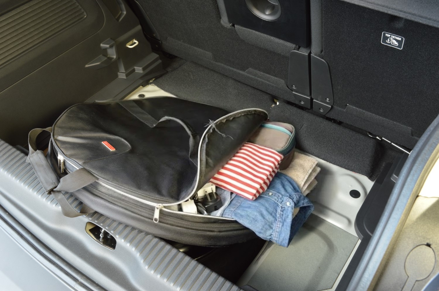 sparewheel-well-bag-car-bags-88.jpg