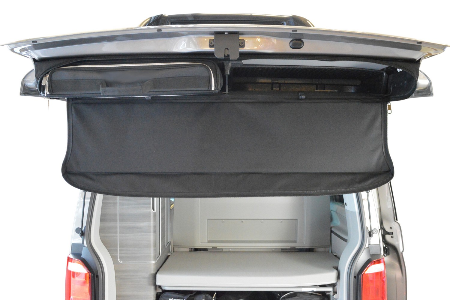 https://www.car-bags.com/images/stories/virtuemart/product/v14901s-vw-california-tailgate-bag-car-bags-2.jpg