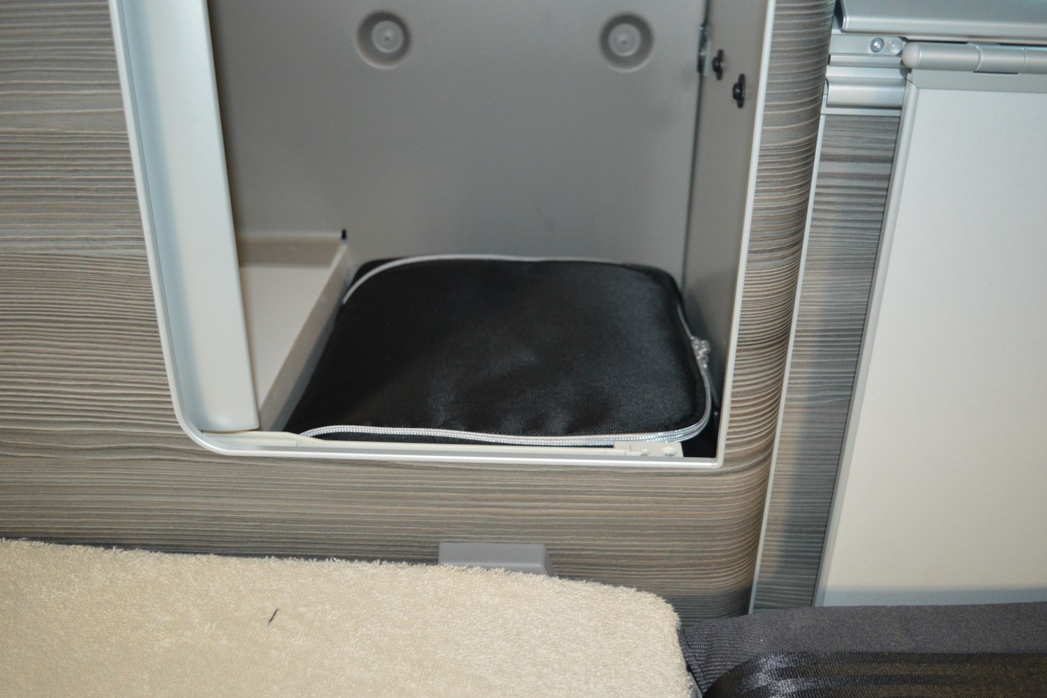 Kledingkast-tas S geschikt voor Volkswagen California T6 - T6.1 2015-2022 Original